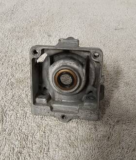 41370210960 Stihl 41370202800/41370210960 Crankcase Starter Side Fits 31 Machines 41370202800 Read Description